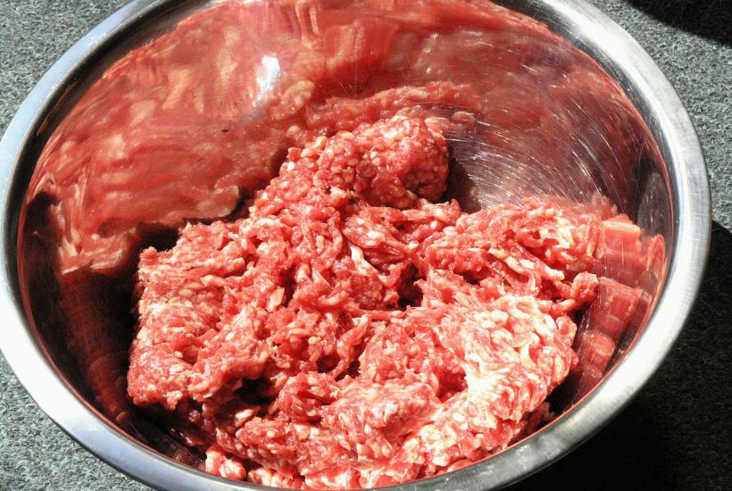 ¿Carne molida de cerdo en la nevera? Aquí tienes 5 recetas fáciles y ricas para aprovecharla